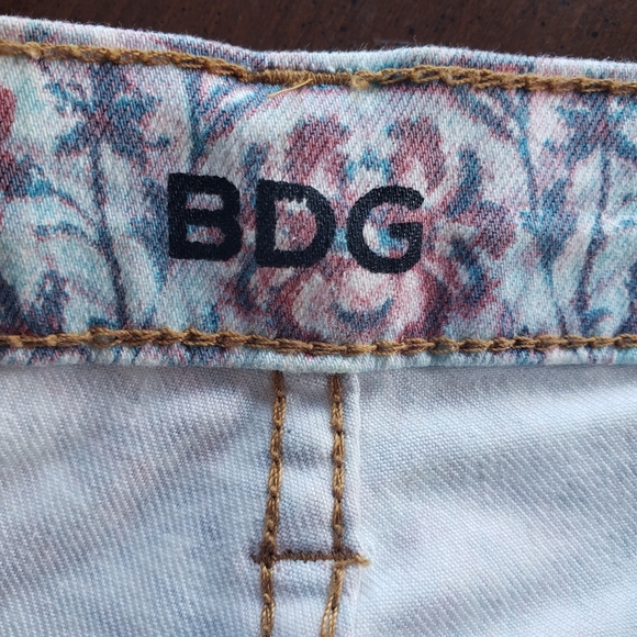 BDG Floral High Rise Cigarette Ankle Jeans - Picture 11 of 13